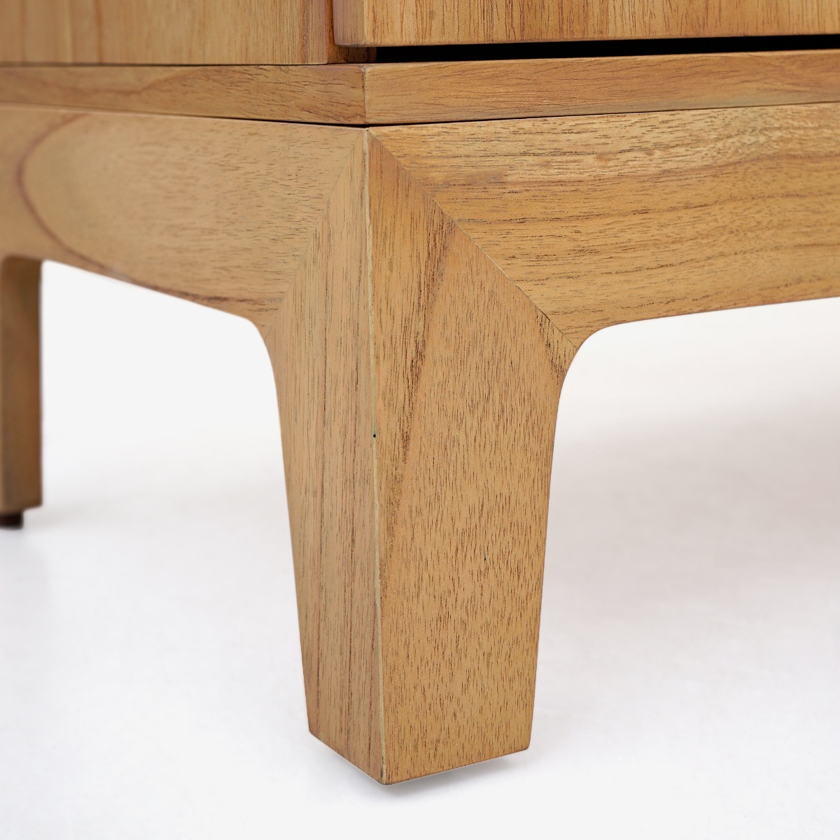 Lola Cabinet