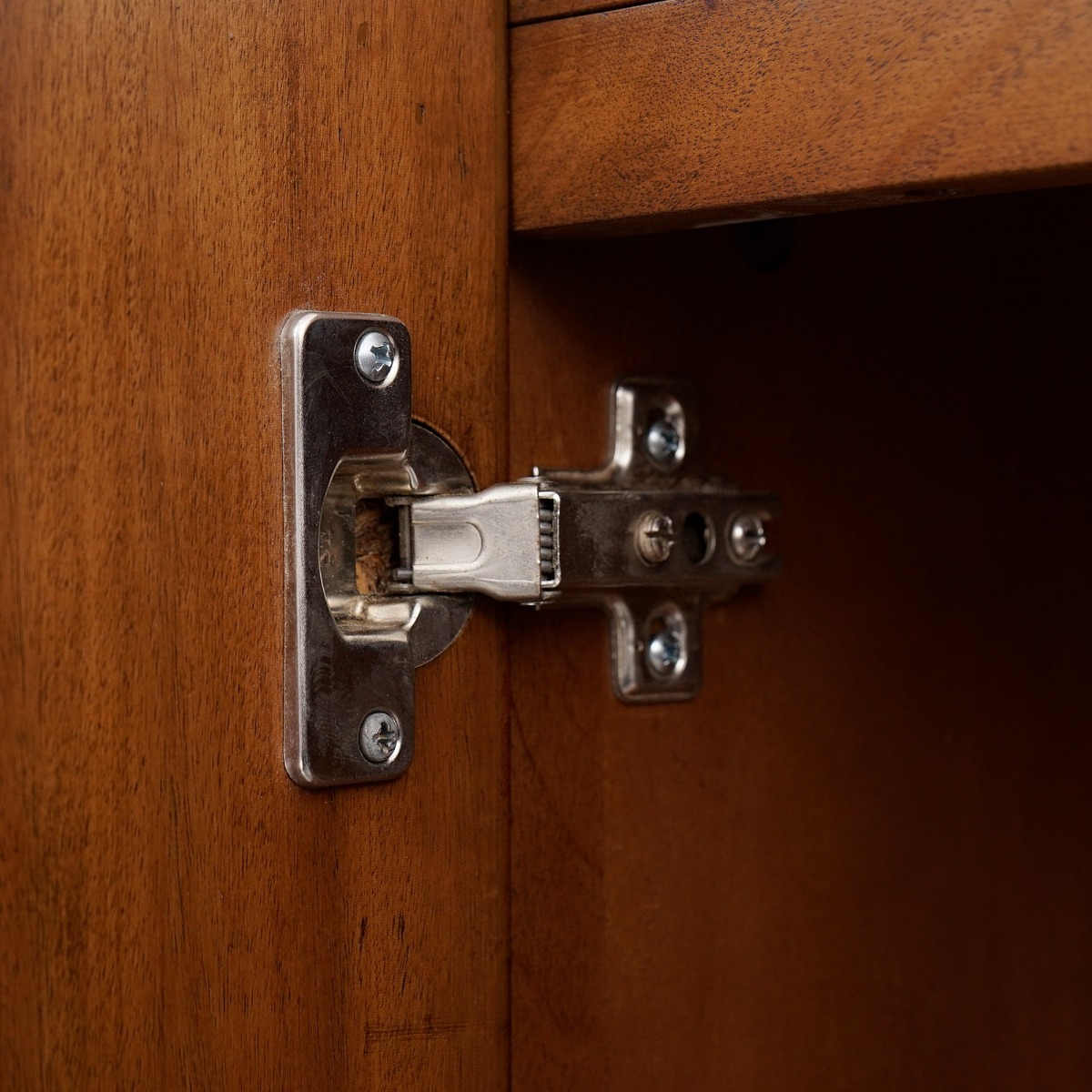 Lois Cabinet