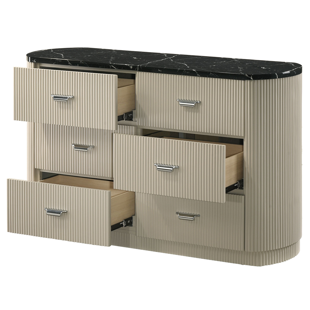 Travonte Dresser