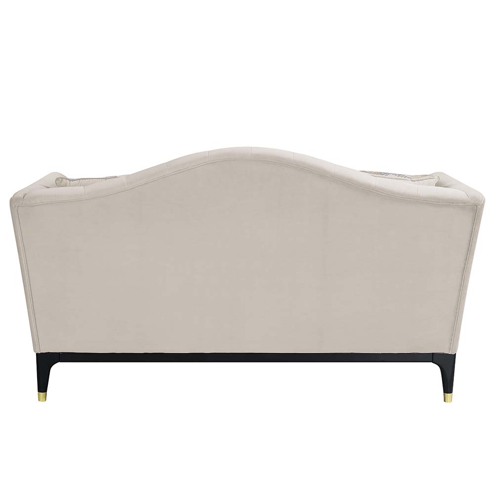 Tayden Loveseat W/4 Pillows